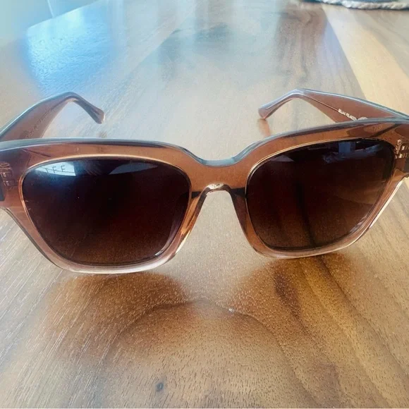 DIFF Polarized BELLA II Sunglasses in Light Brown - Picture 4 of 10